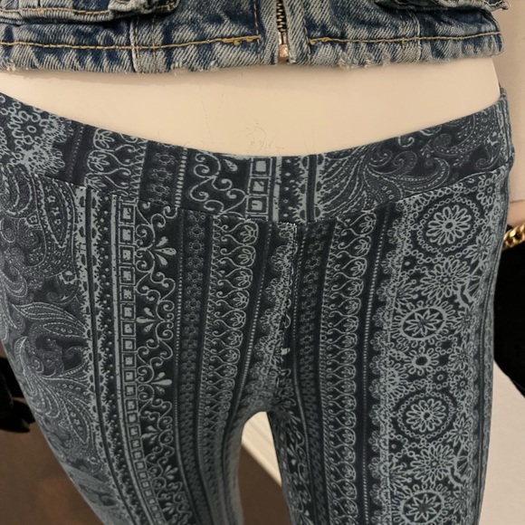 Elastic band flared leggings pants with blue pattern, elastane soft fabric. - Picture 9 of 14